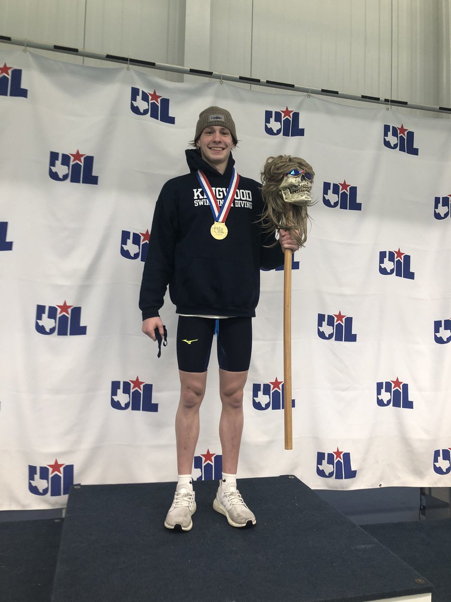 khsswimdive's tweet photo. 🎊Ladies and gentlemen your 2021 💯 fly state champion Garret Green in a new school record! 🏊‍♂️🔥#huki https://t.co/ABZZFiWbvN
