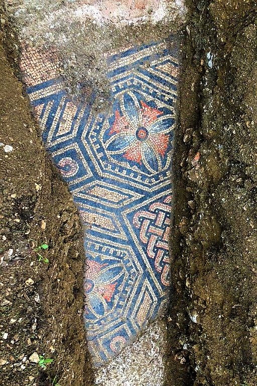 10thLegio's tweet image. An incredible Roman mosaic floor dating to the 3rdC AD discovered near the city of Verona, northern Italy. These remarkable images show the almost perfectly preserved Roman villa floor that was unearthed from beneath a tangle of vines in 2019.