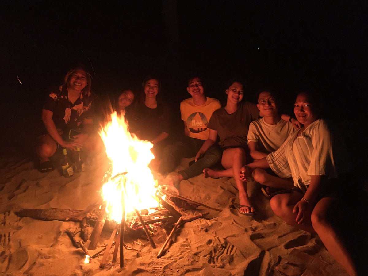 iamjerryish's tweet photo. One of the best nights! 🔥✨
#BeachWithFriends #Bonfire @mriajanella @planetloric @johnnyLabs09 @JeaBarcia @JAMIEBEGS21 @maryjoydngn https://t.co/udhz0S6l4j