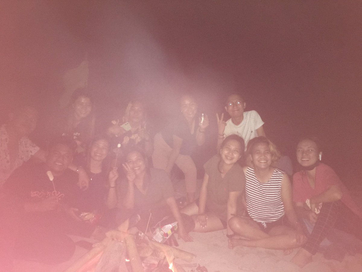 iamjerryish's tweet photo. One of the best nights! 🔥✨
#BeachWithFriends #Bonfire @mriajanella @planetloric @johnnyLabs09 @JeaBarcia @JAMIEBEGS21 @maryjoydngn https://t.co/udhz0S6l4j