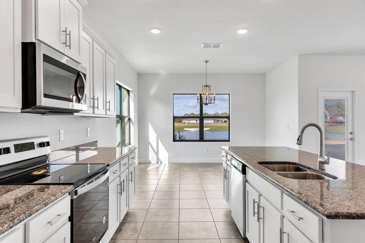 AdamsHomesTweet's tweet photo. We love the natural lighting in this kitchen &amp; eating nook! This is our gorgeous 2335 plan in sunny Parrish, Florida. For information on homes in this area, contact an Adams Homes Sales Associate today! https://t.co/417UkxAf6P