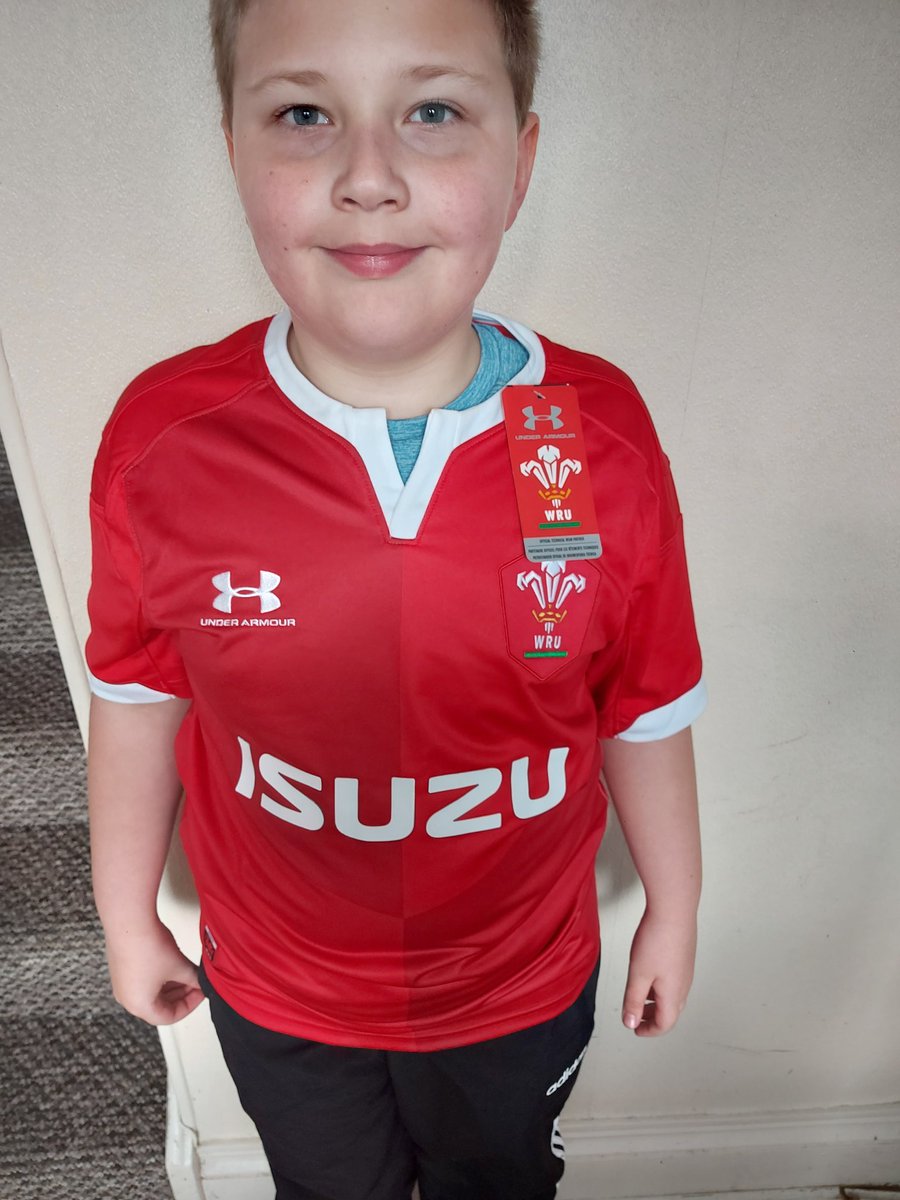 k_oram's tweet photo. Some new @WelshRugbyUnion stuff ahead of tomorrow's game!!! For me&amp;my son!! @CroesyRFCYouth

Enjoy @George_North #welldeserved 

We got this triple crown men!!! 🤞🤞🤞

Good luck @EnglandRugby 

#cymruambyth 🏴󠁧󠁢󠁷󠁬󠁳󠁿🏈🏴󠁧󠁢󠁷󠁬󠁳󠁿🏈🏴󠁧󠁢󠁷󠁬󠁳󠁿🏈🏴󠁧󠁢󠁷󠁬󠁳󠁿 https://t.co/Qg7Gu4h5la