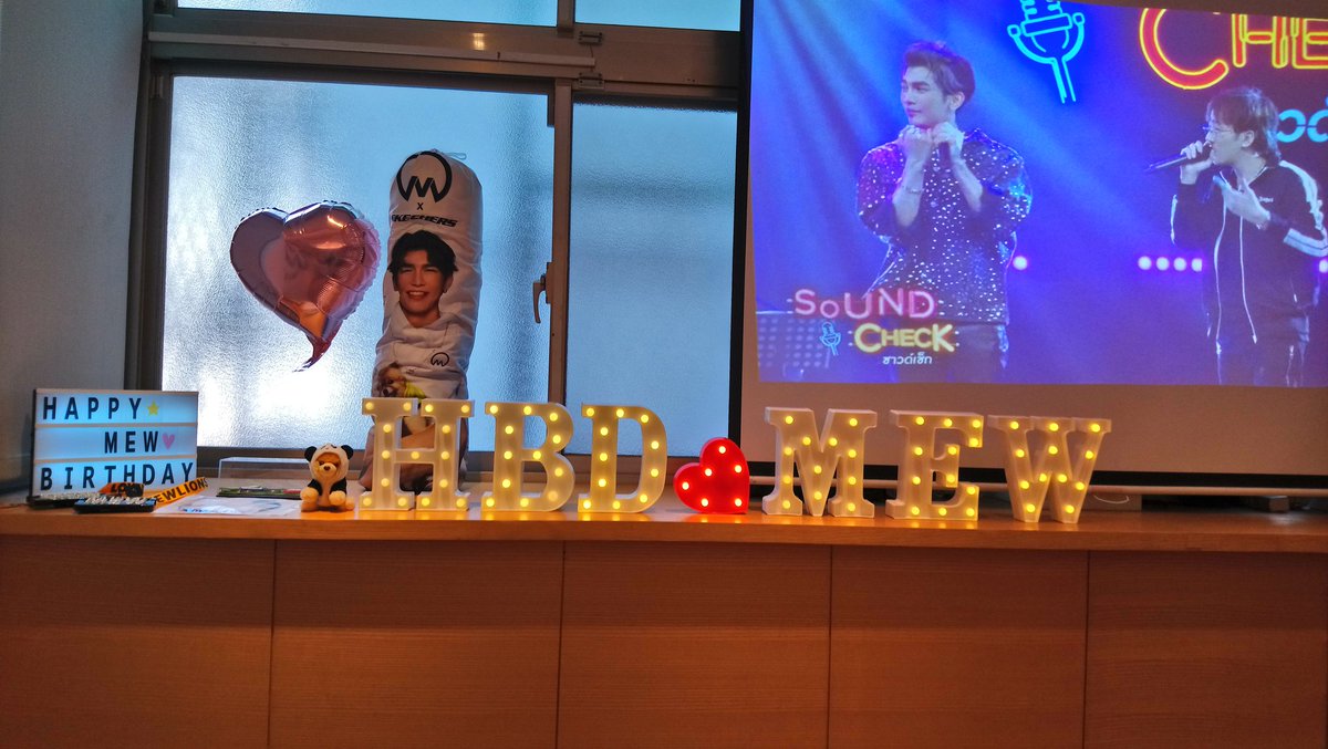 wuvyouallseason's tweet photo. Mew Birthday celebrations in Taiwan
Since mew donate money to help cats and dogs
This organizer also donate money to help the pets too
Thank you @MG_Bunnies_TW
#GoodMewning #MewSuppasit #mewlions https://t.co/k2xt6yq8zU