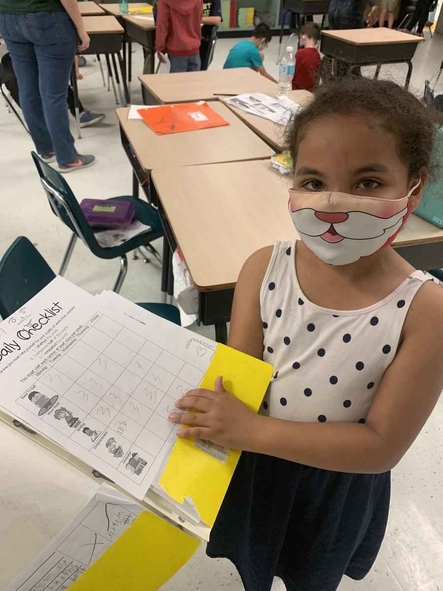 LisaBLiteracy's tweet photo. My favorite part of my school day is walking through rooms and observing students engaged in learning with smiles on their faces! @sunrayexplorers #anchoredinsucess https://t.co/4aKklPCWeo