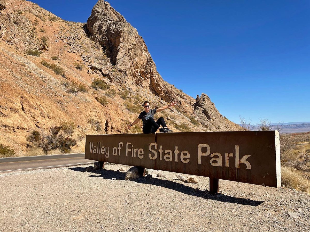 GayTravelGuy's tweet photo. Greetings from #ValleyOfFire State Park. @NVStateParks https://t.co/2fLiqbWGHB