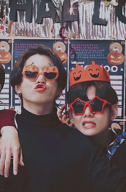 brovwnb's tweet photo. @vkoobby @aleandraax @penitimerah Inii aduh favorite banget :') sama foto yang tahun baru yang kemarin taehyung update di weverse itu juga favorite banget :) https://t.co/HBZzYv0ULg