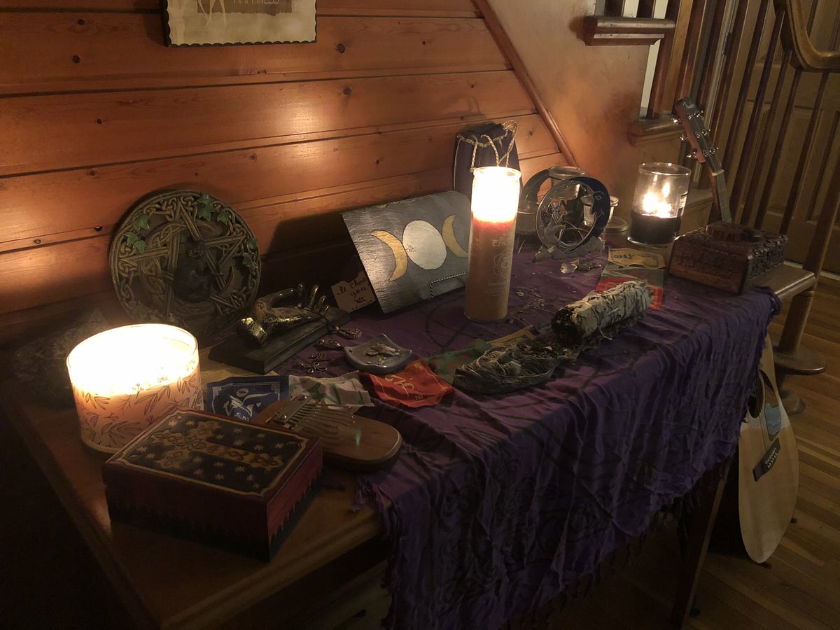 Shout out to my fellow pagans and spiritualists this lovely full moon. Reveling in the energy of the goddess this evening.