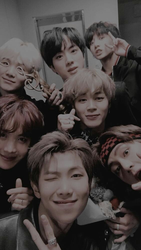 Armyforaver10's tweet photo. BTS will continue to succeed and the dogs will continue to bark https://t.co/EKXjLe6aek