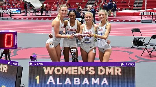 CabotTrack_XC's tweet image. University of Alabama  and Cabot Alum middle distance runner Lauren Turner ran the 800 leg of the DMR at SEC Indoor Championships and her team finished 1st. Lauren is now an SEC Champion and SEC All Conference. Way to go LT! #gopanthers #compete @CabotAthDept @cabotsd