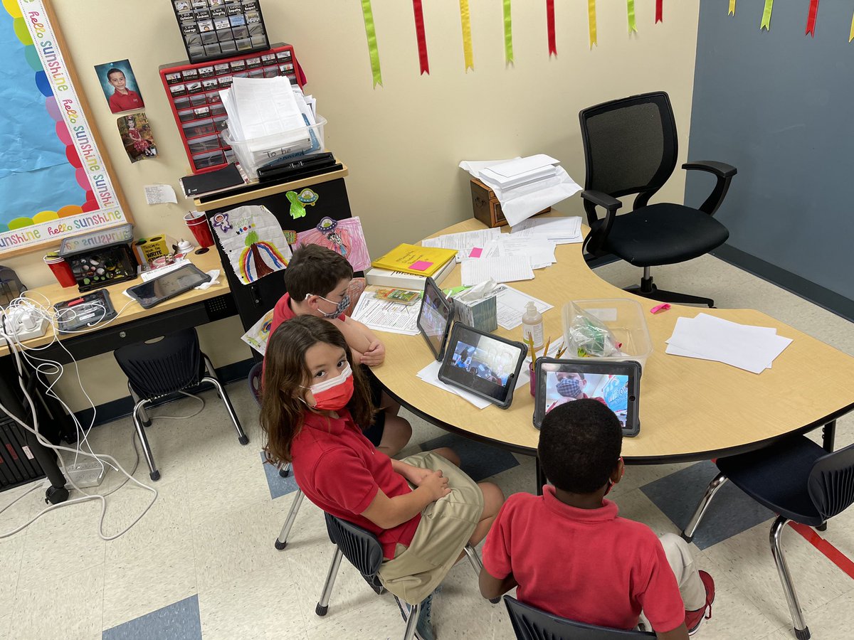 palms_west's tweet photo. 2nd Grade is learning how to write an Opinion 5 paragraph Essays with Mrs. Horvat, way to go Mustangs😁
#palmswestcharter #csusaproud #WhereGreatHappens  #growingleaders  #oneteamonefight #homelearning @CSUSAhq @CSUSAJonHage @drdchristiansen @EddieRuiz531 https://t.co/hr7PI7eaE6