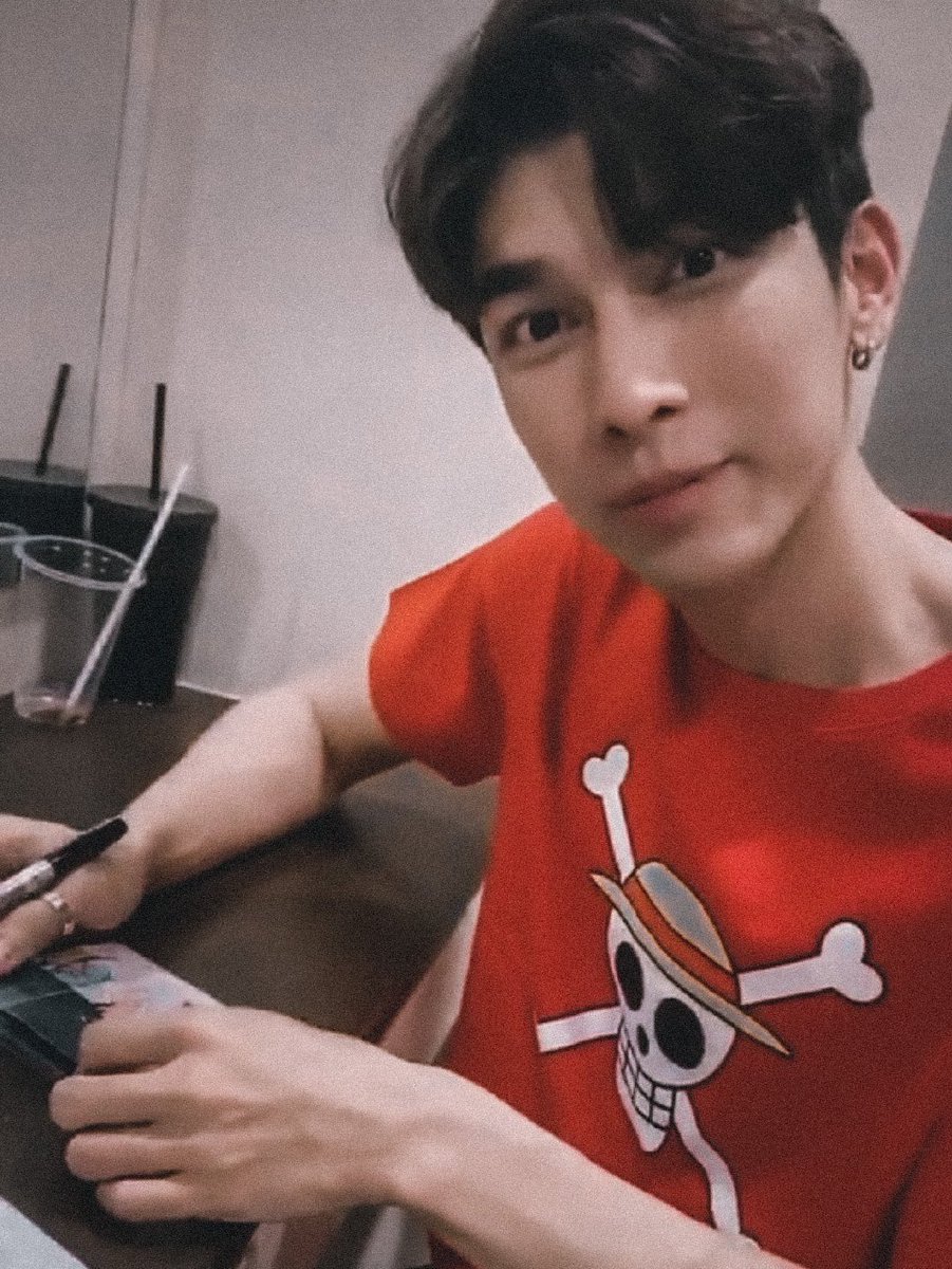 MGismylover's tweet photo. hi P'mew,you know you are sun for mewlions and wananjai☀️.Don't hear that.We love you. https://t.co/QdrjGLbTSO