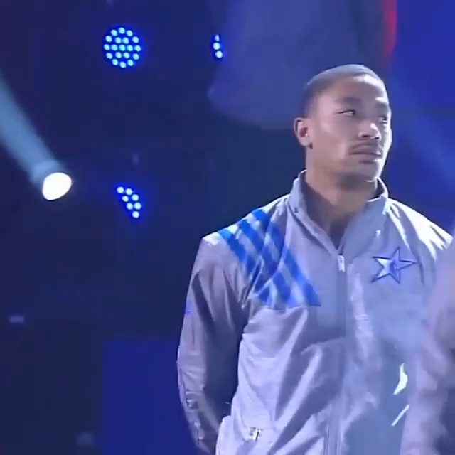 It's been nine years since this incredible 2012 All-Star intro.
D-Rose wasnโt having it ๐คฃ https://t.co/KuymueSpL6
