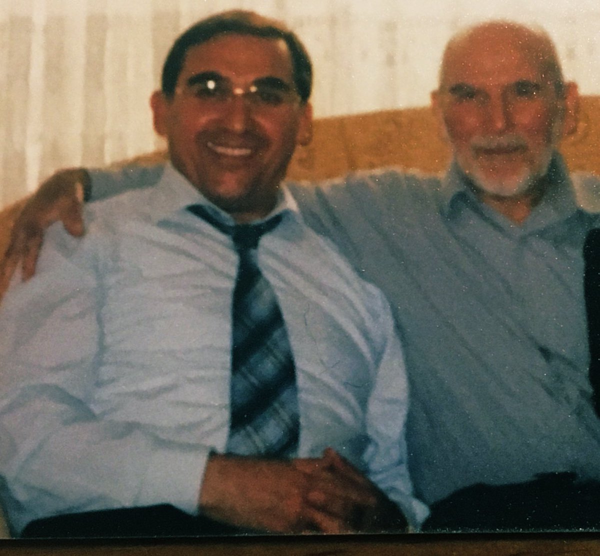 OĞLUM
Haram ve riyadan,yalan ve fitneden uzak yaşa.Hayata tutun ama ahreti unutma.Huzurlu insan;şükürlüdür.
Şükrünü;Hakka,hakikate,adalete teslim olarak yerine getir.Vatana ve millete,şehit ve şühedaya borcunu unutma

(1976’da DAVAMIZIN GAZİSİ OLAN merhum BABAMIN not defterinden)