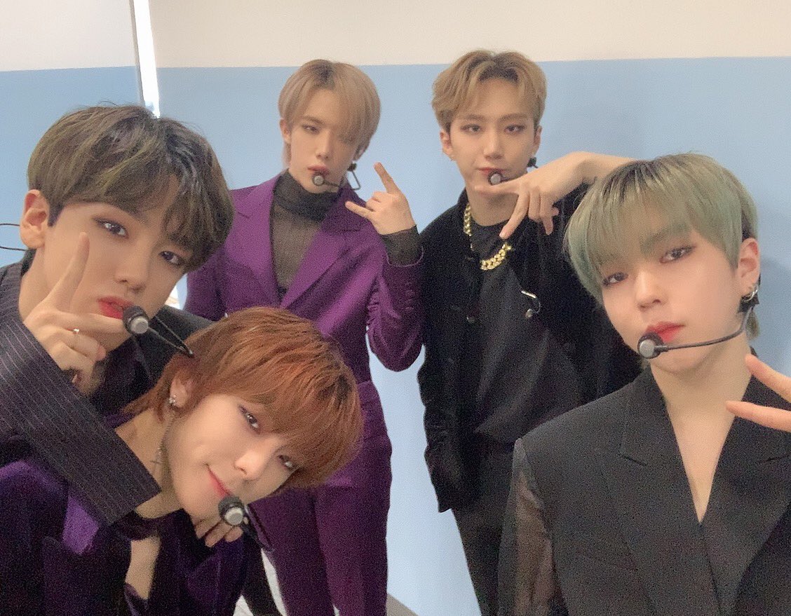 1team_uruguay's tweet photo. 📢 PROYECTO STAR!!
[#1TEAM  #TEAMONE]

Comenzamos el #Dia9 de este  Stream Party!
A continuación en lo que va de la noche compartiremos Q&amp;A  de los chicos que han hecho en @1team_Japan 

#1TEAM #원팀 #TeamOnePartyTime
 @1team_twt @1team_official https://t.co/kuBC1Ks3H0