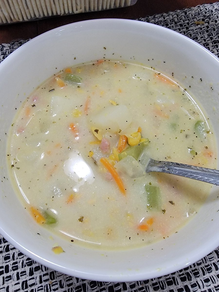 lexihaze2's tweet photo. Soup night tonight! I love cooking naked want to eat some of my dinner?! I'd love to make something nice for you. #dinner #cook #naked #buttcheeks #onlyfans #life #love #soup #cold #hamsoup #eatme https://t.co/rRAPWOwgQj
