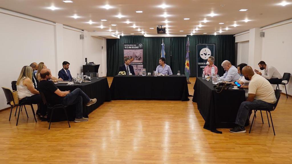 waltercarusso's tweet image. Visitamos Morón con @gustavoposse Nos reunimos en el Colegio de Abogados con sus autoridades. Conversamos con empresarios y comerciantes. Visitamos el comité acompañando a Roque Sabatella, cand a presidente de la lista 14-114. #cambio #distinto #renovacion #possepresidente #ucr