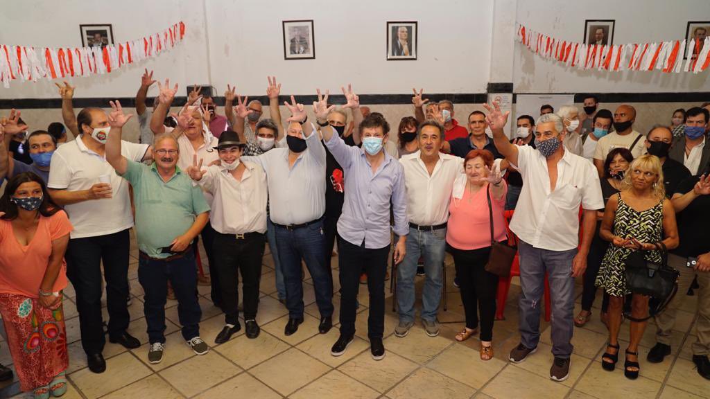 waltercarusso's tweet image. Visitamos Morón con @gustavoposse Nos reunimos en el Colegio de Abogados con sus autoridades. Conversamos con empresarios y comerciantes. Visitamos el comité acompañando a Roque Sabatella, cand a presidente de la lista 14-114. #cambio #distinto #renovacion #possepresidente #ucr