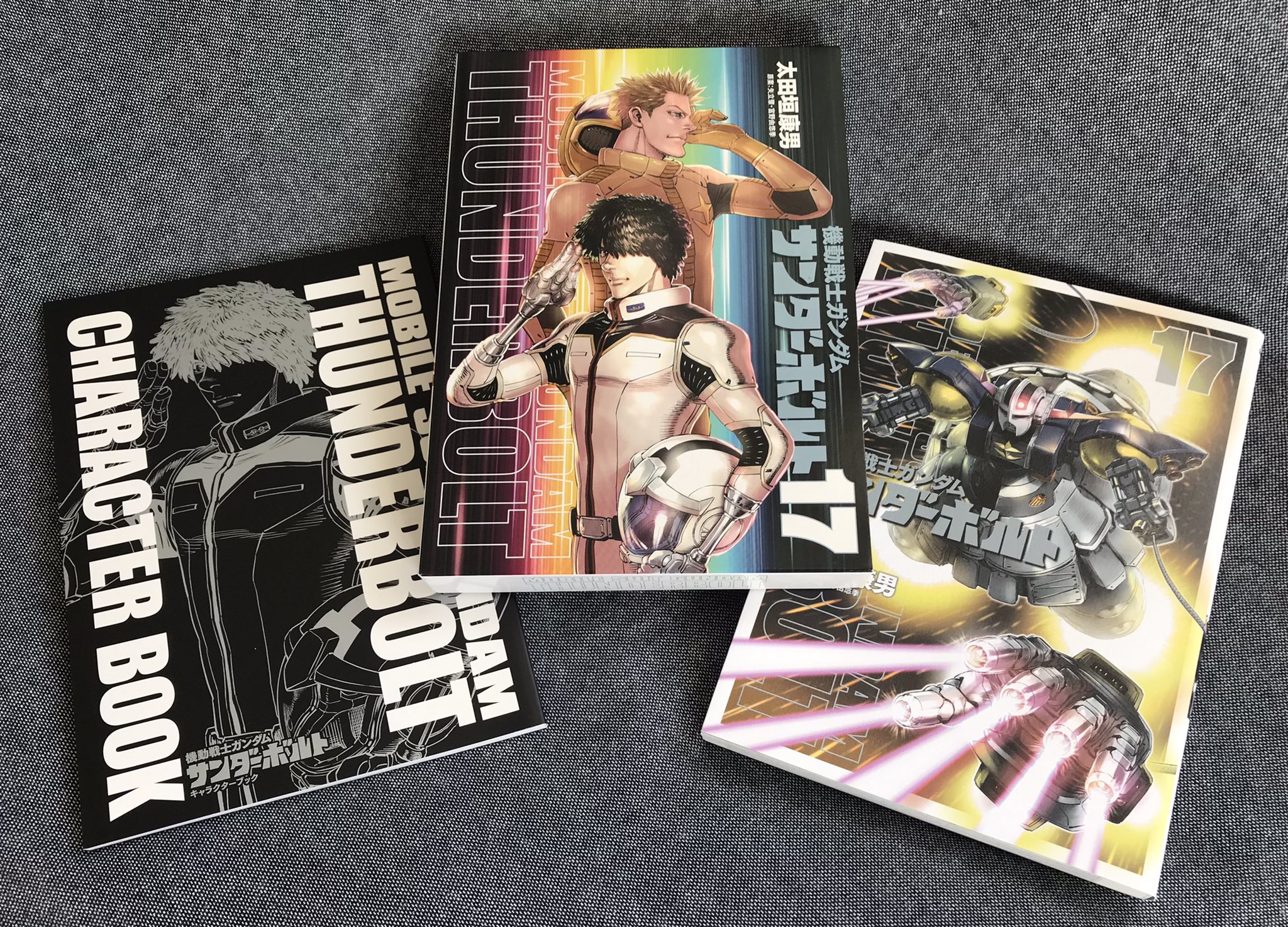 太田垣康男 サンダーボルト17集特装版の付録はキャラクターブック 全登場キャラ紹介とメインキャラクター創作の内側を語るロングインタビュー収録 キャラの描き分けには自信があったのですが 並べてみると似た顔が 精進しますw