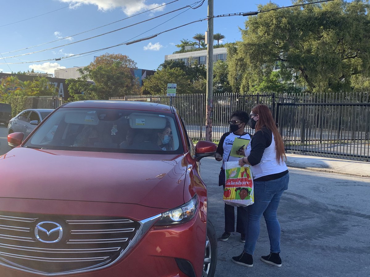 Tony_Chaidez's tweet photo. Celebrating Reading Across Miami-Dade By Head Start Drive-in Movie: Dr. Seuss’ The Lorax!

Families enjoyed dinner &amp; a movie from the safety of their car. They took home books, healthy snacks, sanitizer, a stress ball, wipes &amp; diapers.  Fun times overall! @305CAHSD @FlaHeadStart https://t.co/z4zD8jEmxh