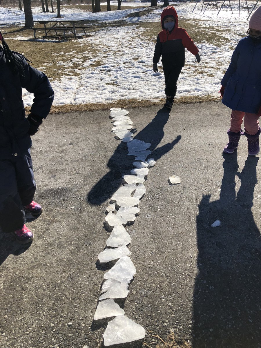 explore2grow's tweet photo. Place-based learning: exploring, observing and interacting with  our outdoor environment through play #outdoorlearning @ThornwoodPS https://t.co/tKcuZa5WUb