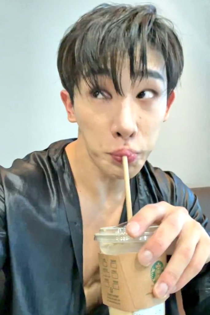 bynibinnie's tweet photo. Gaaaaash live after live 🙈

🔥 Pawisang Wonhobeybe 💙

#sweatylook #WONHO #Right_for_Us @official__wonho #Wonho_Lose #Wenee https://t.co/GtBqRIEOZ1