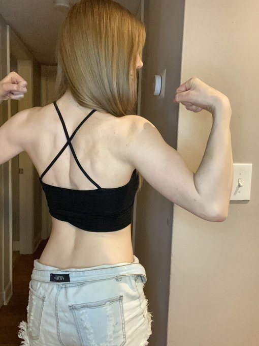 2 pic. Gainsssss https://t.co/6JmTrpJ2IH