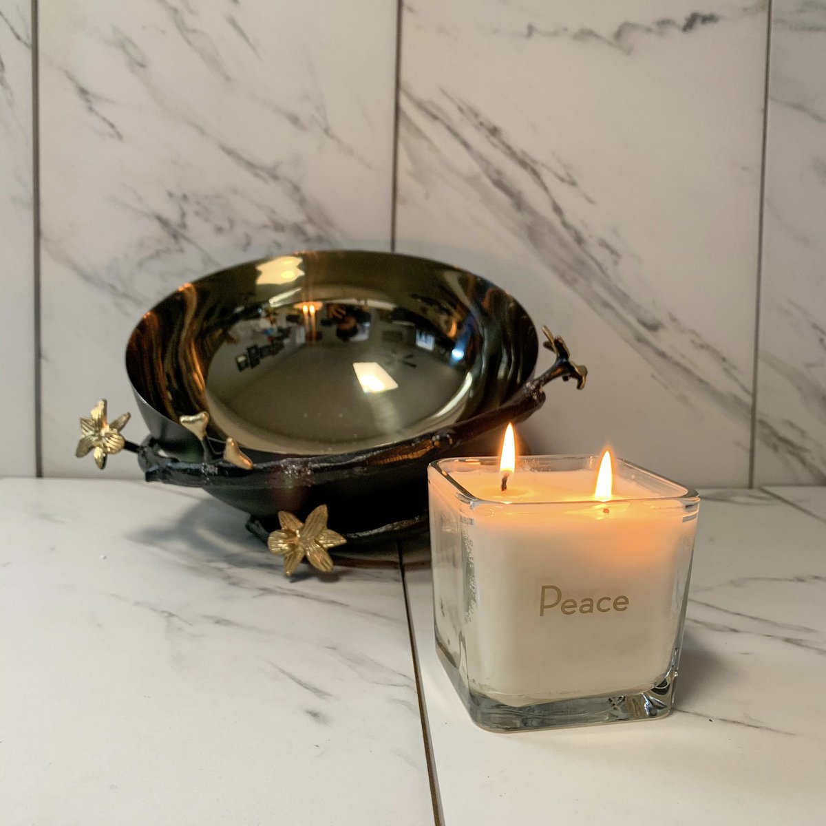 Stand in peace, knowledge and power knowing that you are strong. ❣️

Allow the soft scent of linen usher you into an abundance of hope for the future while reflecting on the lessons of the past.

Take a look at SeritaJakes.com! ♥️

#MySacredHome