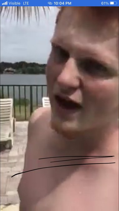 2 pic. Throwback to when I was a bit bigger, but still just as hot. https://t.co/diAL2lR1B1