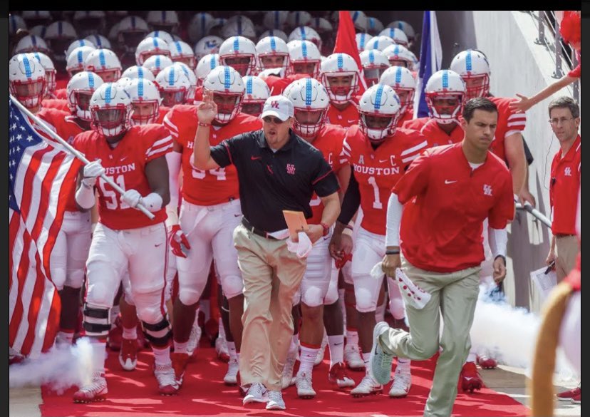 Bell11M's tweet photo. Blessed to receive an offer from the University of Houston @TyronCarrier @CoachLarned @BuckFitz @Coach4343 @CadillacJBlack @JaredLaskin https://t.co/tE8vPo1f5h
