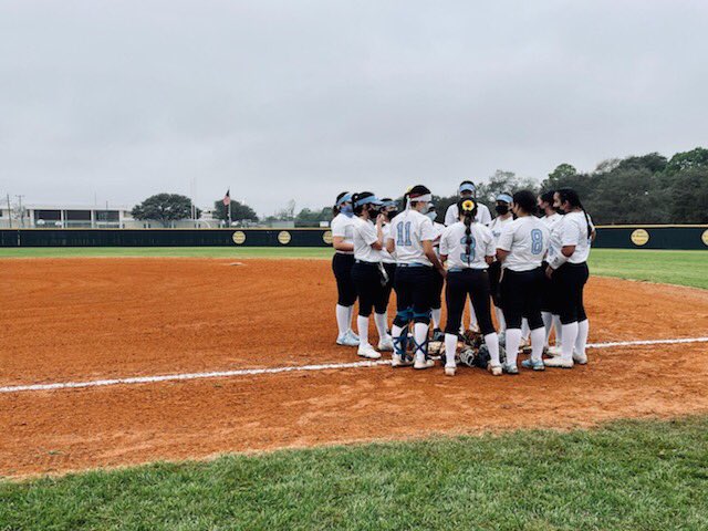 SRHSTx_softball's tweet photo. Looking forward to 2021 🥎Season! https://t.co/FbO62HuEEx
