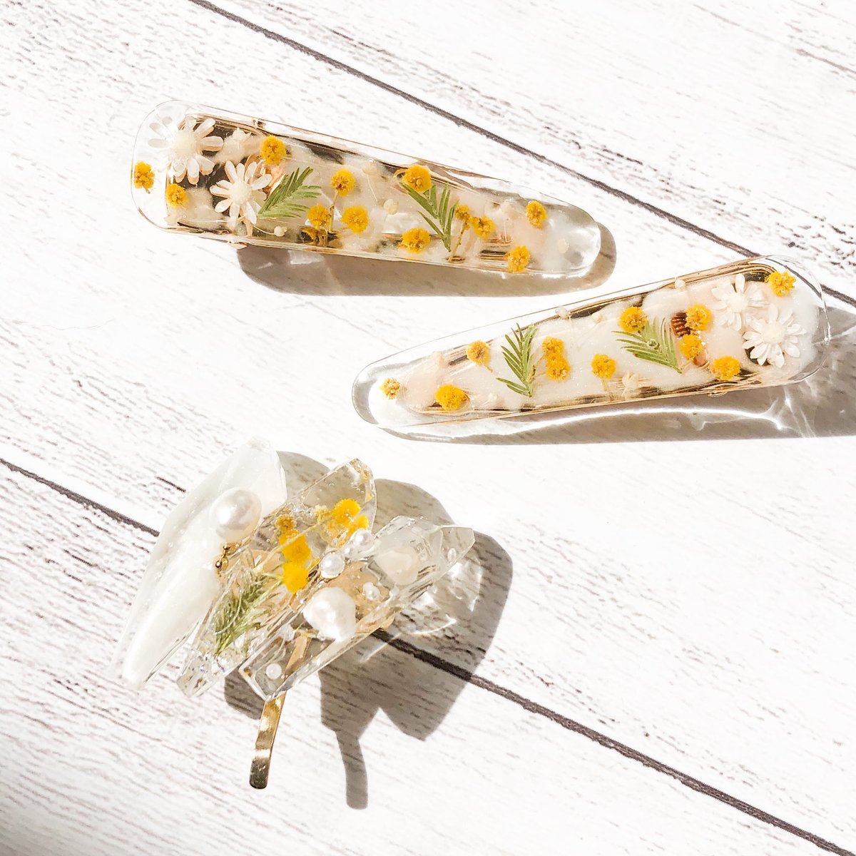 i87accessory's tweet photo. ミモザシリーズを制作中☺️🌼

#ハンドメイドアクセサリー #ミモザ #レジン #ボタニカル #春 https://t.co/qNgLHjIYFO
