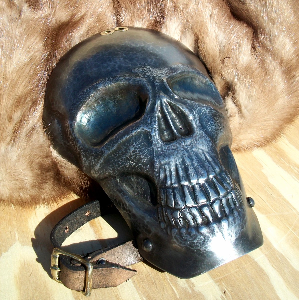 LawrenceKeldon's tweet photo. A quick time lapse video of a skull I forged. Intended for use as a shoulder guard. 
https://t.co/VgYHMk8Mxw

#writerslife #armour #armor #larp #forging #blacksmith #armoursmith #fantasy https://t.co/yTfQbNAWOW