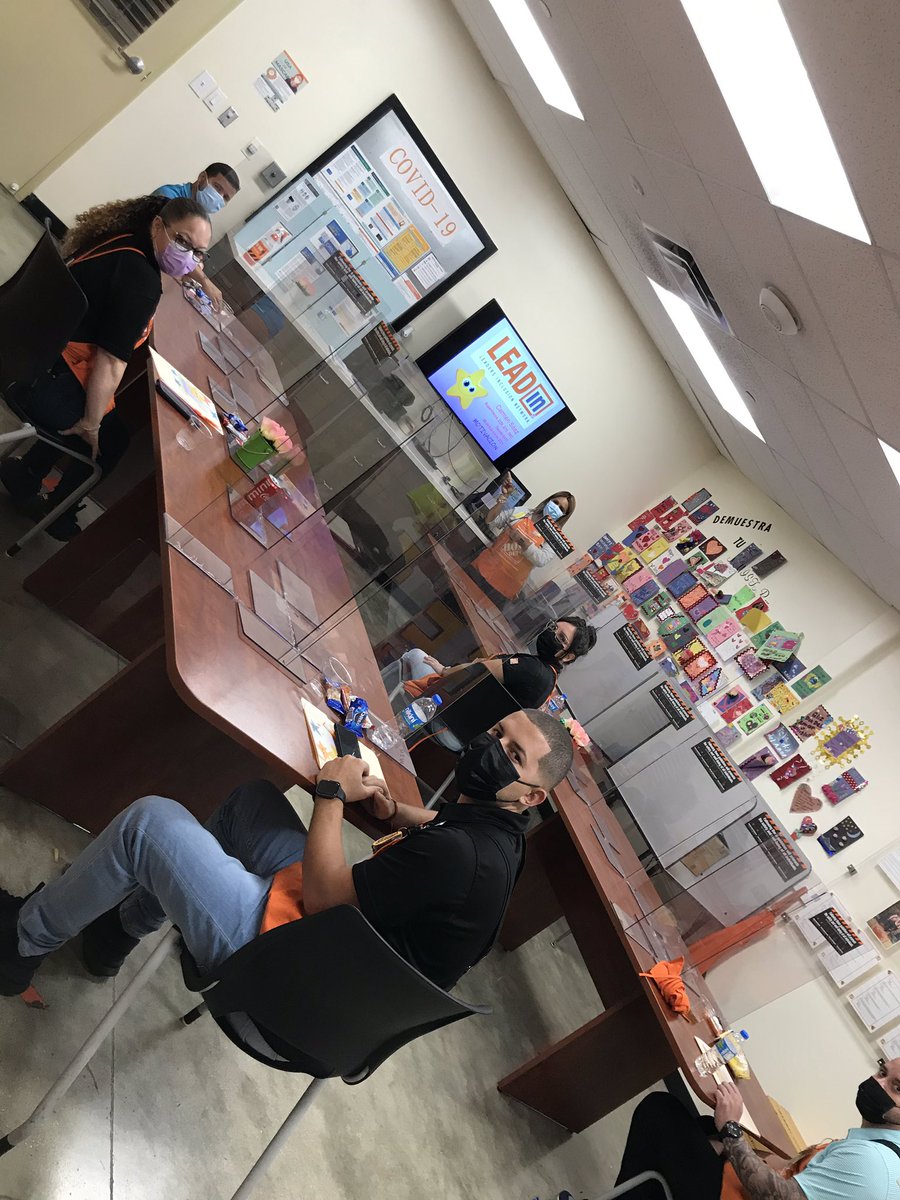 NydiaJBonilla1's tweet photo. DS Carmen taking time to Motivate associates. Thank you Carmen for today’s presentation!!!
#THD6411 https://t.co/HM1bfIQC2t