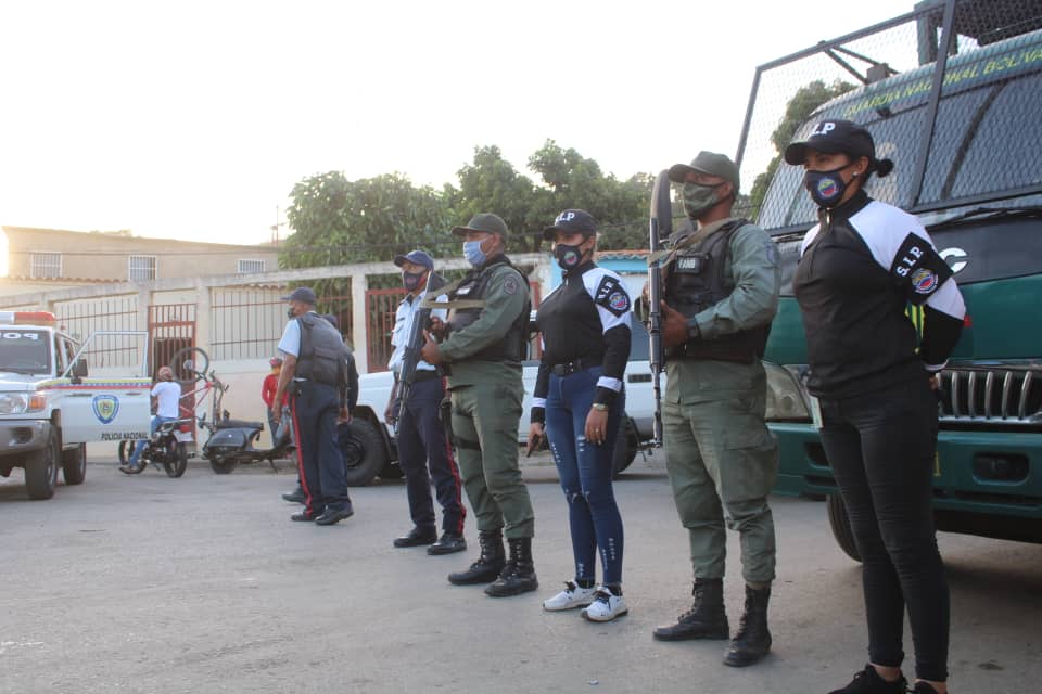 PoliAraguaRIBAS's tweet photo. #26Feb Por Instrucciones del Gobernador G/D @R_MarcoTorres, el G/B José Viloria Secretario de Seguridad Ciudadana y Supervision del C/A @AdalfioA se Realizó Despliegue Mixto de Prevención y Seguridad en los Municipio Ribas #Aragua

Garantizamos la Protección del Pueblo! https://t.co/lOvl7pJDjb