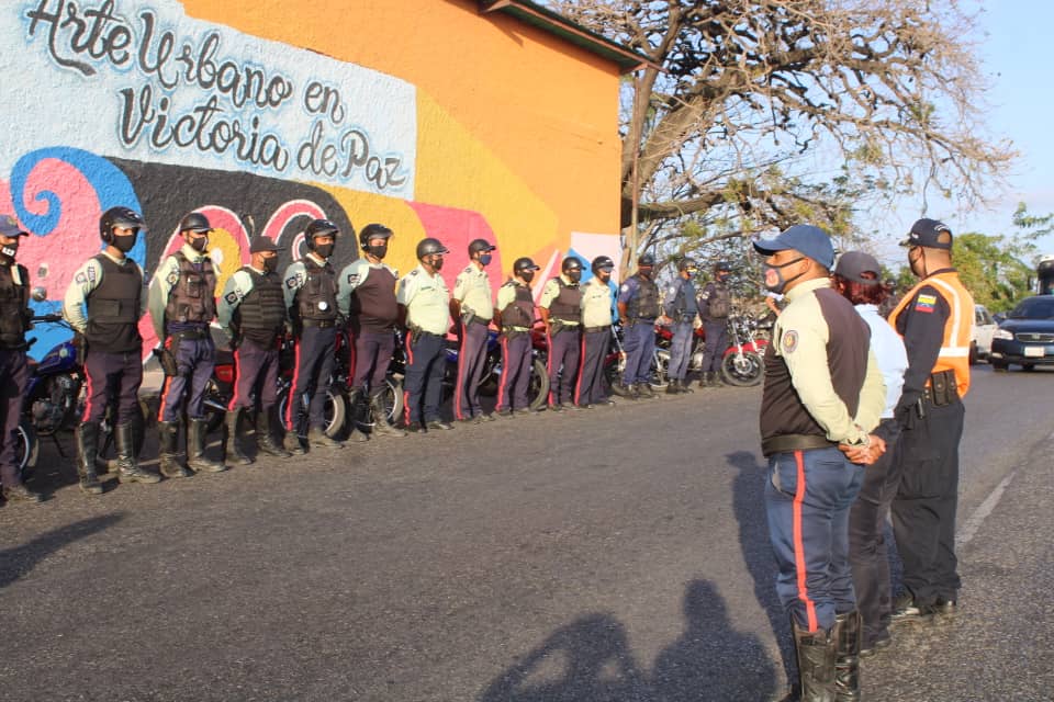 PoliAraguaRIBAS's tweet photo. #26Feb Por Instrucciones del Gobernador G/D @R_MarcoTorres, el G/B José Viloria Secretario de Seguridad Ciudadana y Supervision del C/A @AdalfioA se Realizó Despliegue Mixto de Prevención y Seguridad en los Municipio Ribas #Aragua

Garantizamos la Protección del Pueblo! https://t.co/lOvl7pJDjb