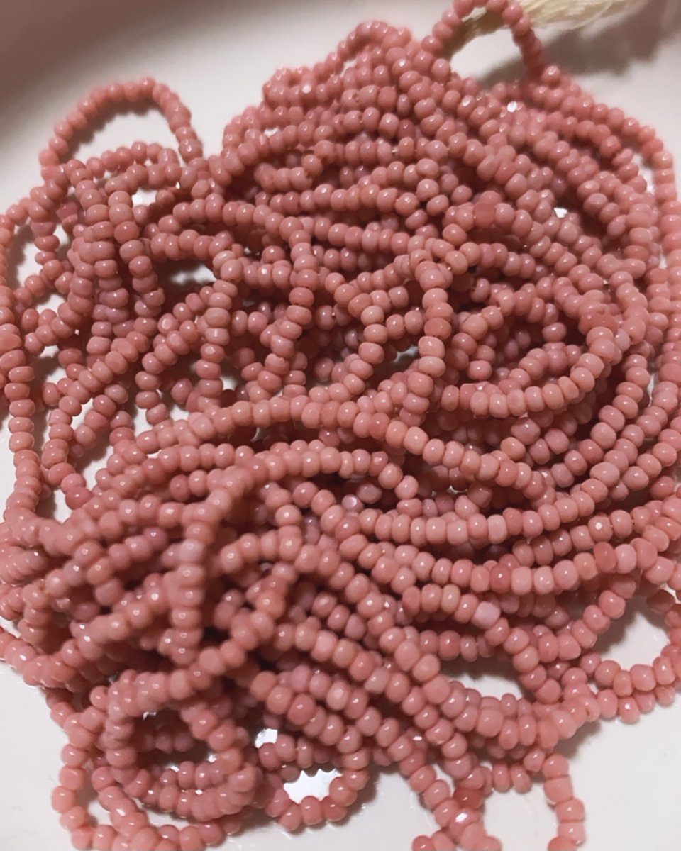 IndigenousBeads's tweet image. I wanna talk about vintage and antique beads! from seed beads to trade beads ✨ what are some questions that you have? I’ll be answering them tomorrow 😊