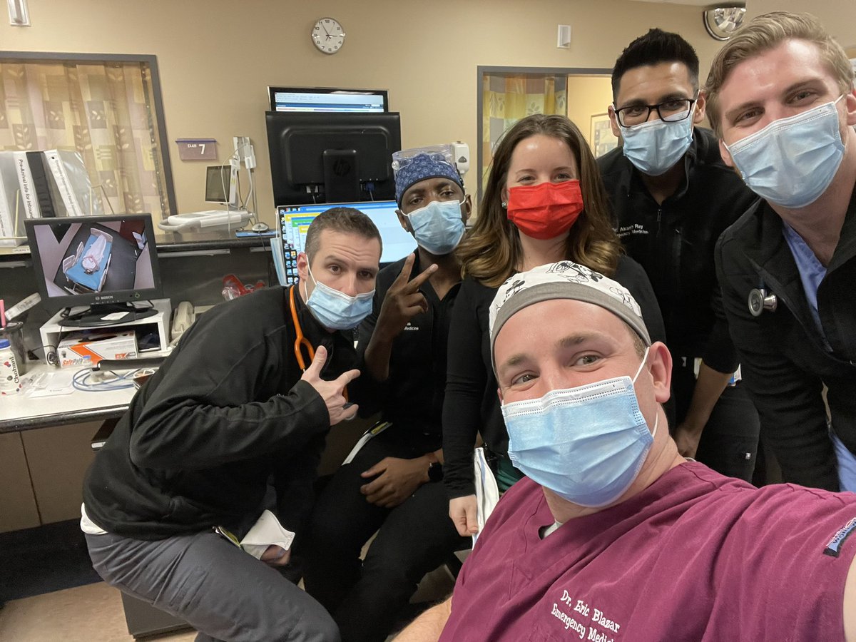 eblazar's tweet photo. Donuts for #ResidentAppreciationDay @InspiraEM 

While nothing truly captures your hard work and dedication during this time of global uncertainty. At least your collective sweet tooth will be satisfied. 

@WilsonchiuMd @DrColaianniMD https://t.co/q928RpQKQx