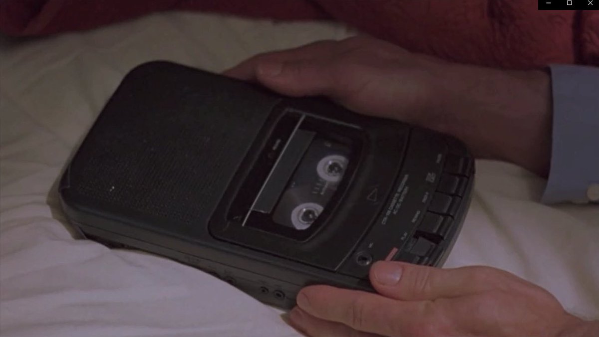 TheRoomMinute tweet media