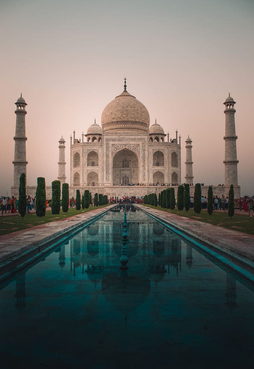 AradhyaVirgo's tweet photo. This is not a place it is an emotion for every lover!!! #tajmahal #buildforlove ♥️🌅 https://t.co/y8pJ41A6Q6