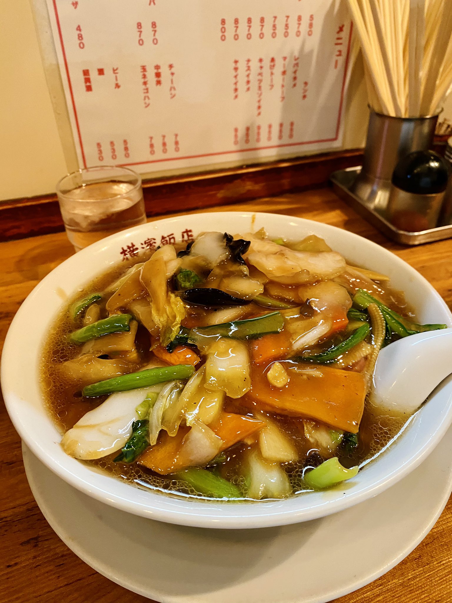 石井毅 しいたけ タケログ 茅ヶ崎駅 横浜飯店 肉そば しいたけそば チャーハン はコンプしたので五目そばにしました 横浜飯店の美味しさは料理の熱量にもあると思います とにかく熱々 熱いってわかっているのに毎回火傷 最後の最後まで熱く