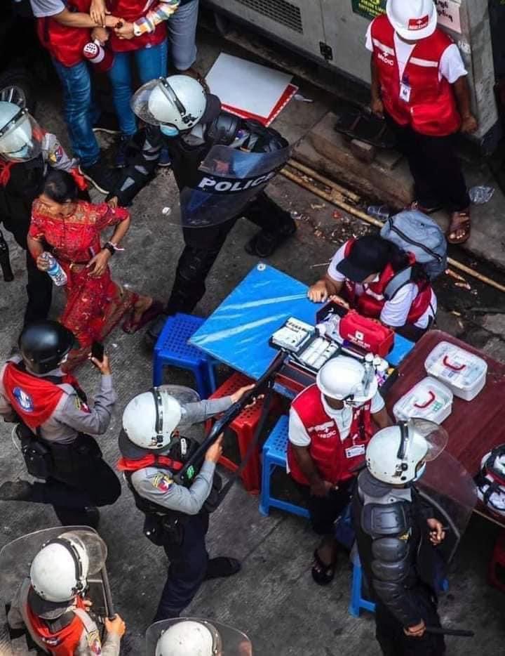 SoeLinT61718624's tweet photo. The coup even threatened public health workers/medical team.
27-2-2021
#happeningnowinmyanmar https://t.co/XmPSvEL86E