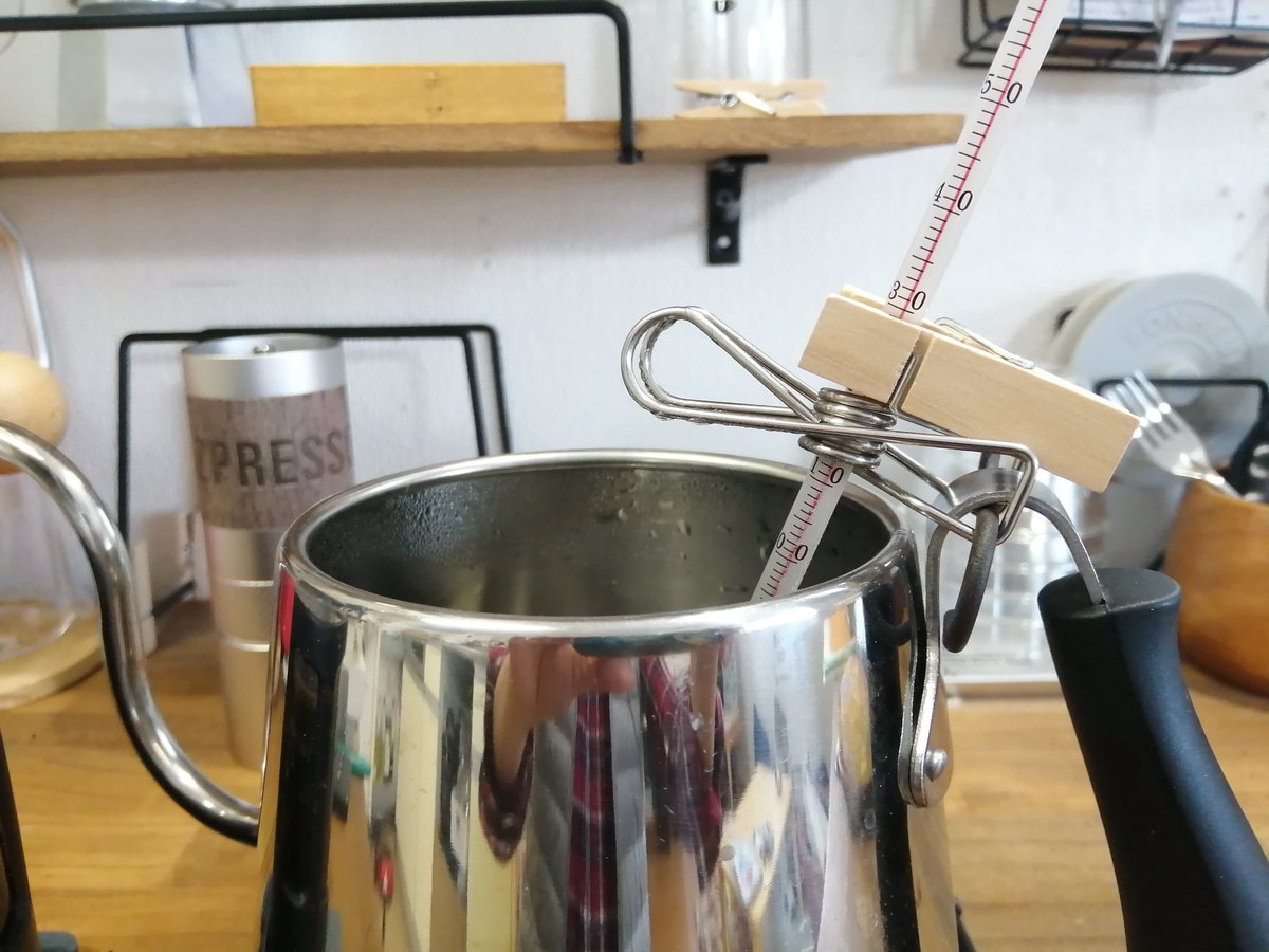 ゆうガオガオ Auf Twitter 1000円で買ったドリップポット 100均のデジタルは一週間で狂い始めた これでポット本体に触れることなく お湯の温度を計れる ちなみに誤差 5 なので 90 は85 を見ます 年選手だけど アナログは長持ちです 温度計クリップ