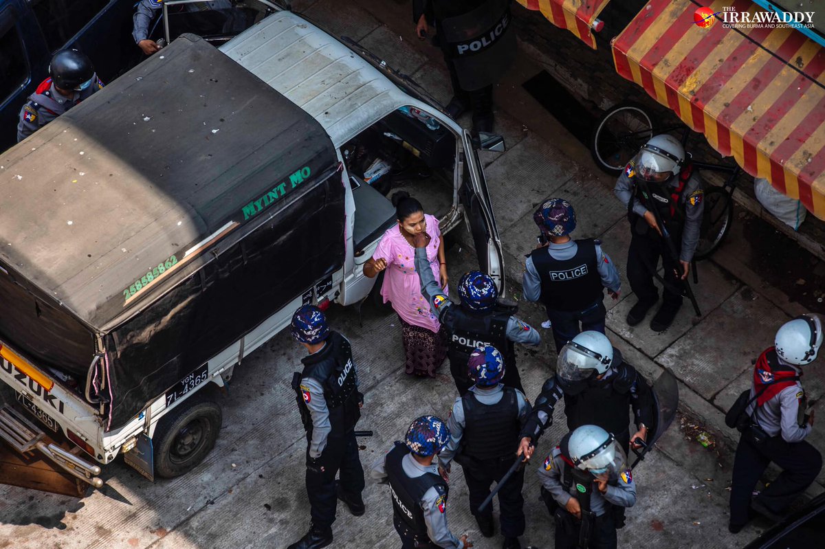 KaungHt41012388's tweet photo. Riot police indiscriminately intimidated and  arrested bystanders after cracking down anti-military regime protesters in Yangon’s Myaynigone on Saturday. (The Irrawaddy) #WhatsHappeningInMyanmar https://t.co/S8wsblkirP