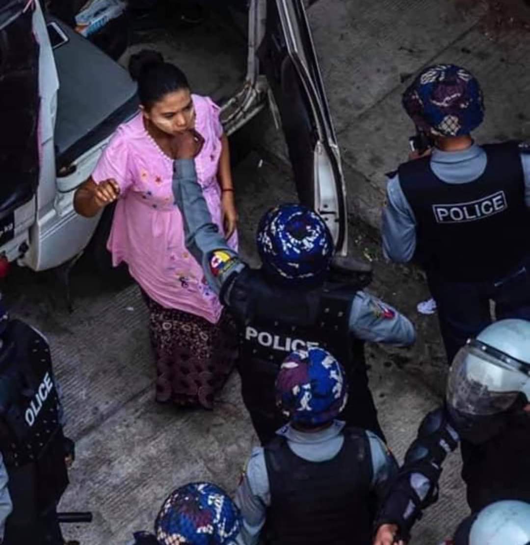 Thingya97898623's tweet photo. they  harassing the pregnant lady. They are breaching the HUMAN RIGHTS in many ways.

#WhatsHappeningInMyanmar #Feb27Coup https://t.co/aMqRYXFpEn