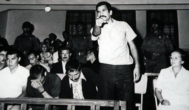 aahmettunaa's tweet image. Hakim "Neye gülüyorsun?" dediğinde, #DenizGezmiş "Duvarda ‘Adalet’ yazıyor, ona gülüyorum!" demişti. 

Tam 49 yıl oldu. O duvarda hâlâ 'Adalet' yazıyor ve biz de hala gülüyoruz. Hiçbir şey değişmedi!

Aşkı sol yanında yaşayan yoldaş, doğum günün kutlu olsun #DenizGezmiş