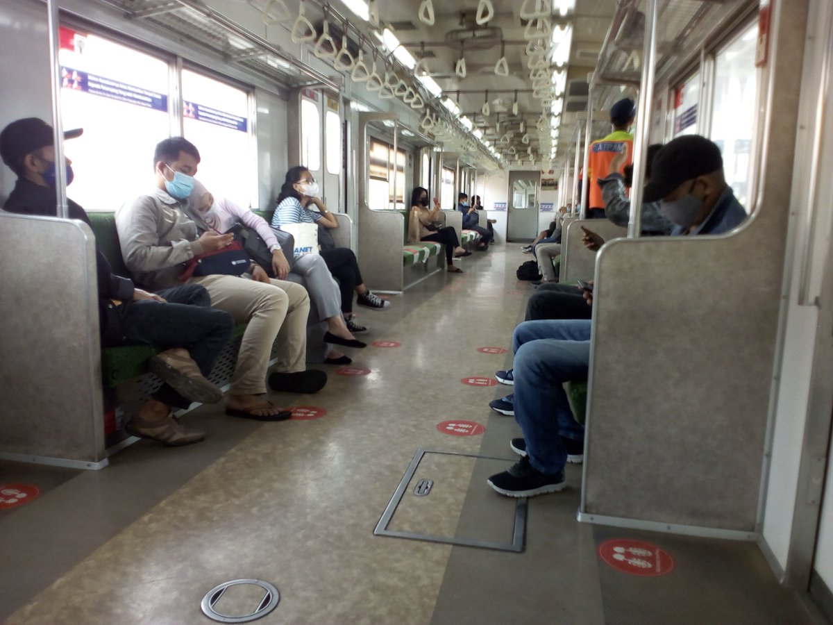 Derryl_RS's tweet photo. @CommuterLine @KemenBUMN @BudiKaryaS @erickthohir Msh perlu tenaga pam dari vendor yg sama?
Jatinegara-Boo pkl.14.45 https://t.co/ClZ56M6LvL