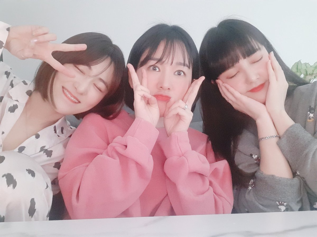 pung_gahee's tweet photo. 2021.02.27 💛❤💙 https://t.co/yxdq09SNHn