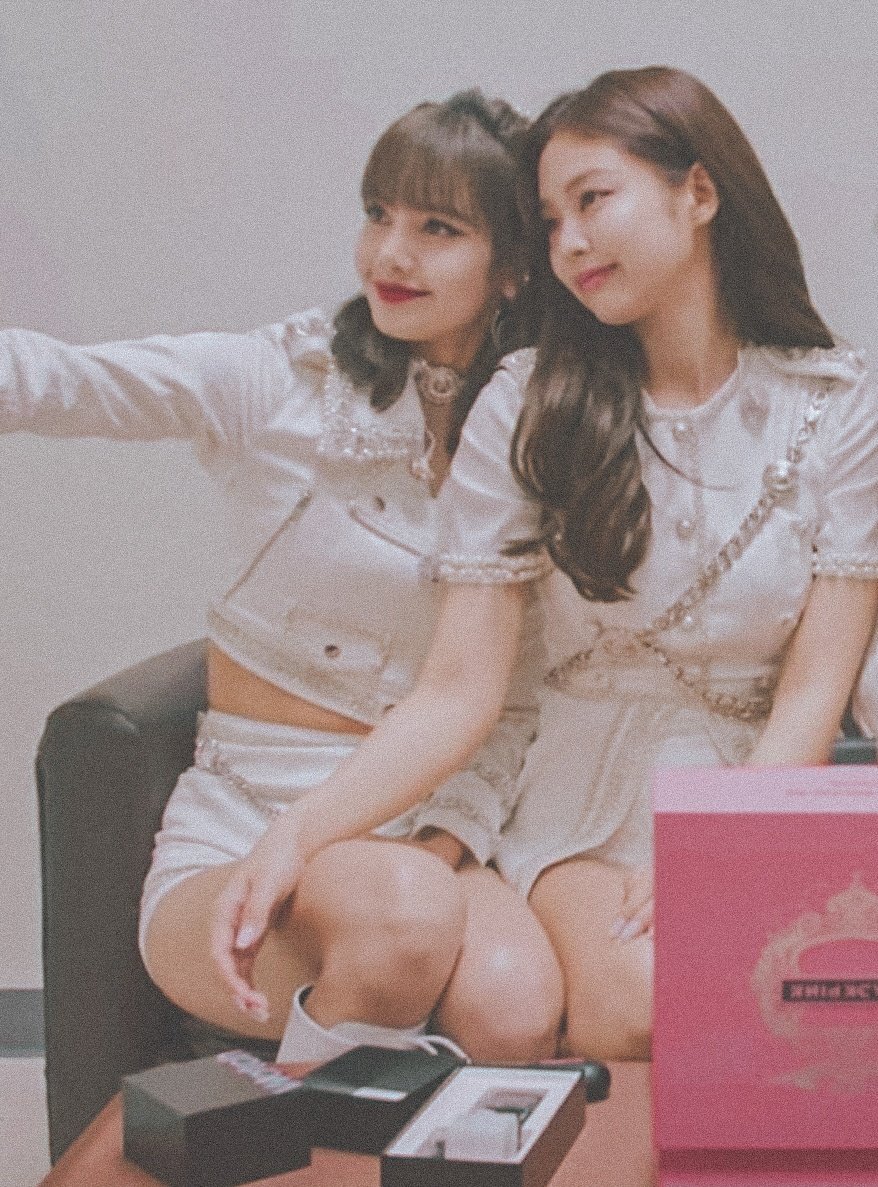 jenlisa_films's tweet image. 🤍