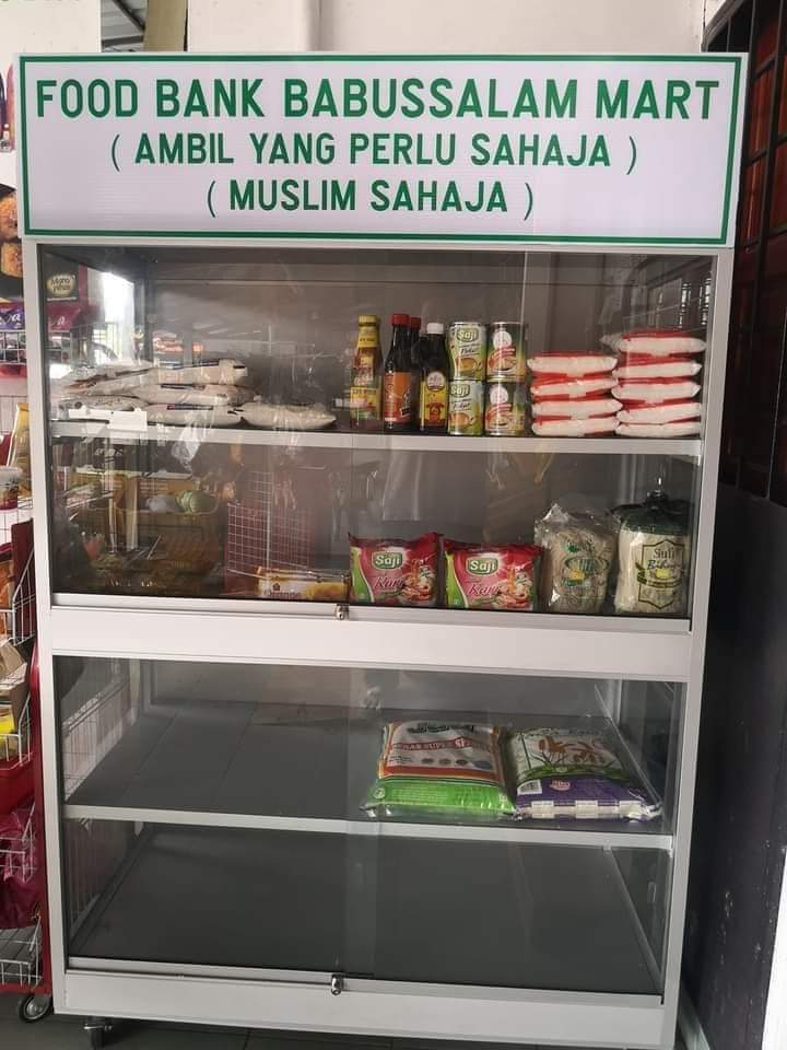 Kalau yang lapar tu Bukan Islam, macam mana? Sedih. Zalim. Dahsyat! Malulah orang Melayu ooiii... Apa punya hati perut manusia ni?.