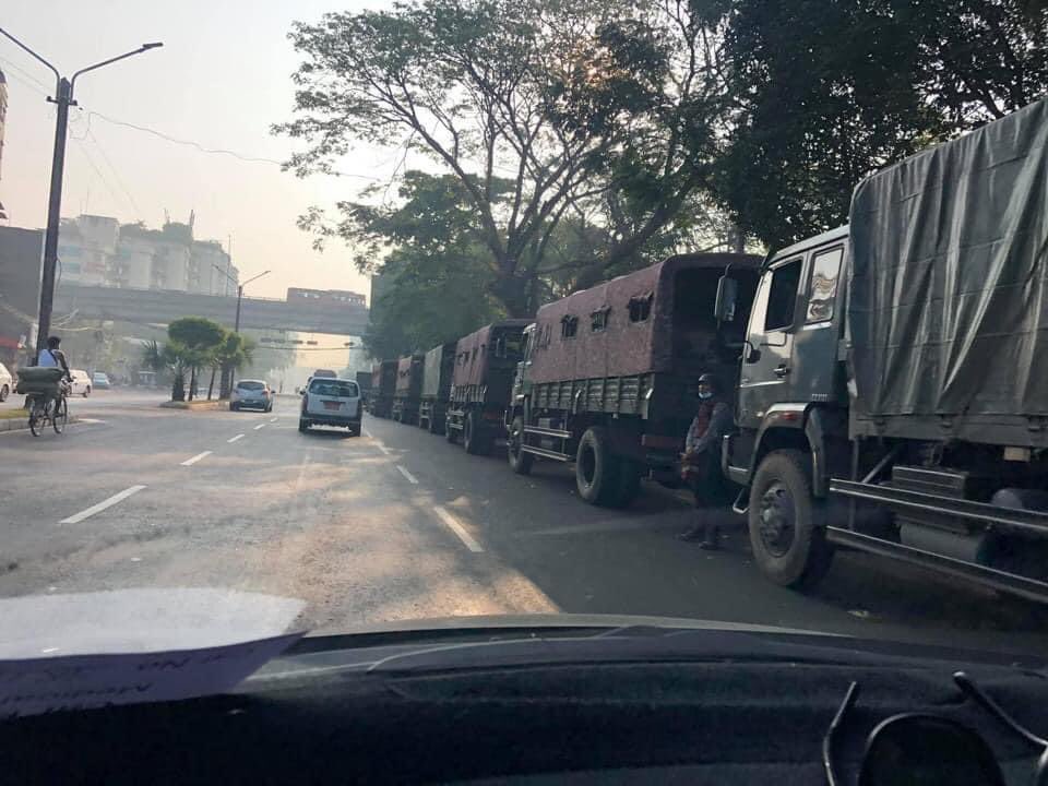 #Feb27Coup Junta Polices do not even let the people to protest in all across the nations. They disperse the crowds as soon as they see and arrest all. They don't let our voices speak out and don't let people even protest. #WhatsHappeningInMyanmar #MilkTeaAlliance #OpCCP https://t.co/JBWNdjxvvd
